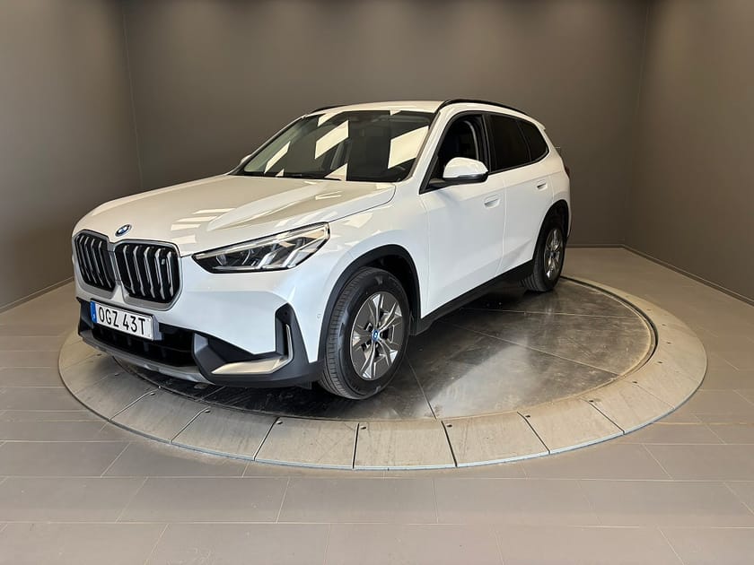 Bild 1 av BMW iX1 xDrive30 Dragkrok Rattvärme Backkamera