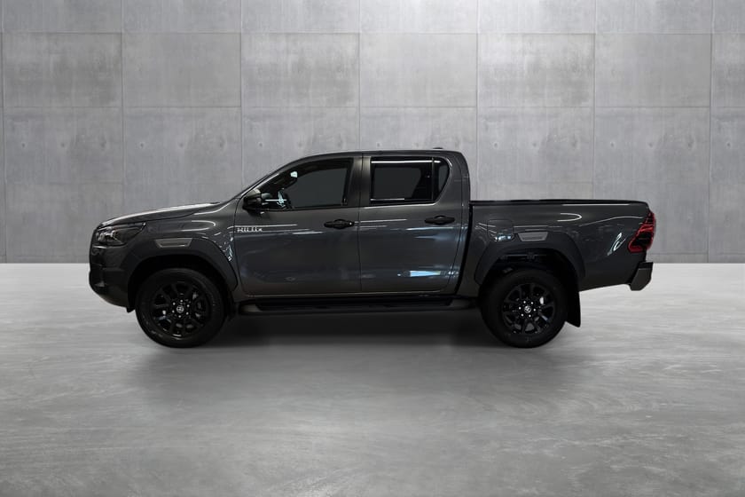 Bilde 2 av Toyota Hilux Dobbelcab 2.8L Diesel MHEV Automat 6 gir 4x4 SR+ Invincible X