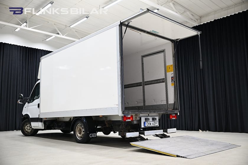 Bild 5 av Iveco Daily 35S15 Chassi Cab 146HK Automat|Volymskåp|Bakgavellyft|Sidodörr|Sidodörr