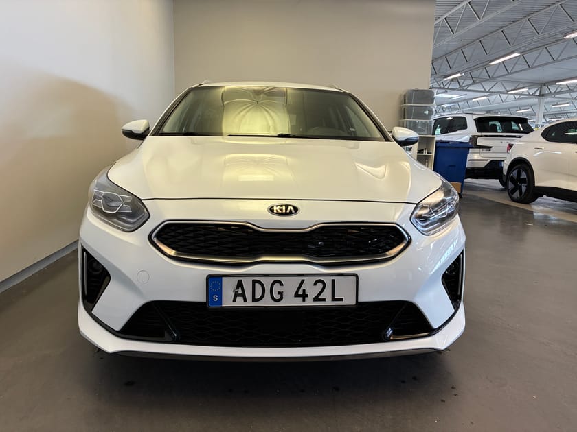 Bild 2 av Kia Ceed Sportswagon Plug-in Hybrid 1.6 GDi / Keyless / Backkamera / Rattvärme / P-sensorer bak /