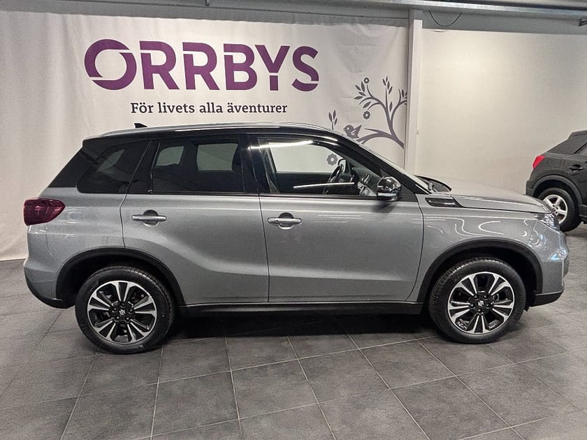 Bild 3 av Suzuki Vitara HEV CNG AllGrip Hybrid Inclusive, Drag, V-hjul, Nyservad