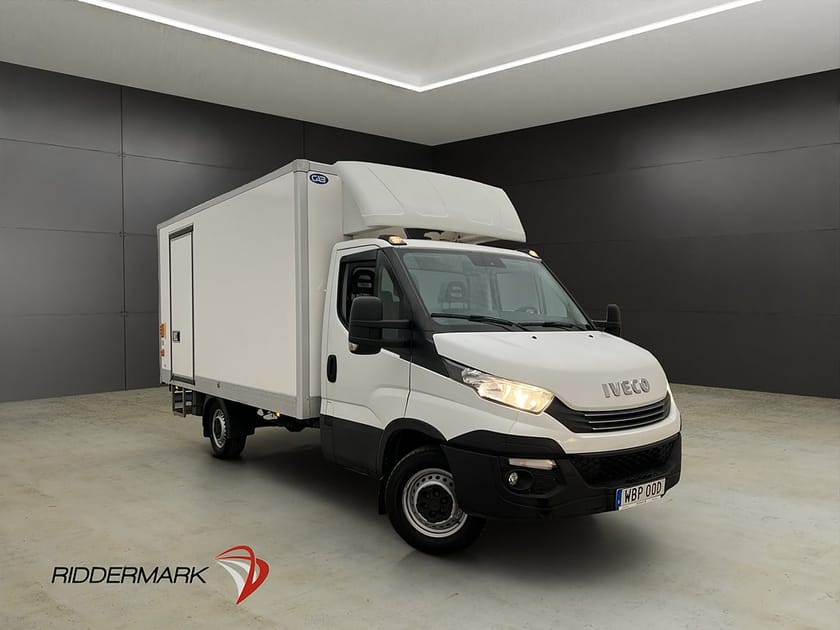 Bild 1 av Iveco Daily 35-140 Chassi Cab 2.3JTD BAKGAVELLYFT Ny-Kamrem Sidodörr Moms