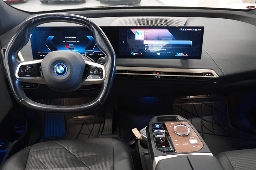 Bild 2 av BMW iX xDrive40 Pano HUD Laser DAP Drag