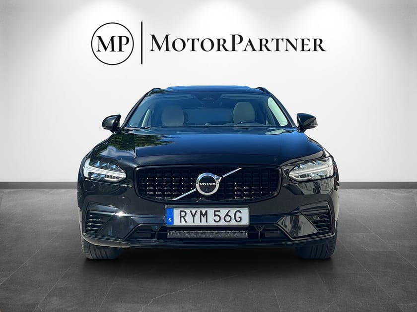Bild 2 av Volvo V90 Recharge T8 AWD Ultimate Dark B&W Pano 456hk