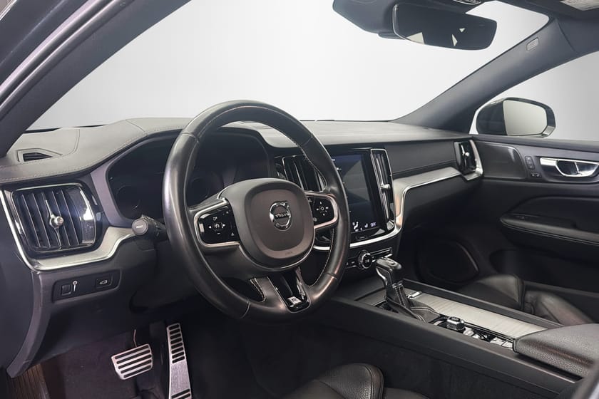 Bild 4 av Volvo V60 D4 R-Design | HuD | H/K | Pano | 360 Kamera