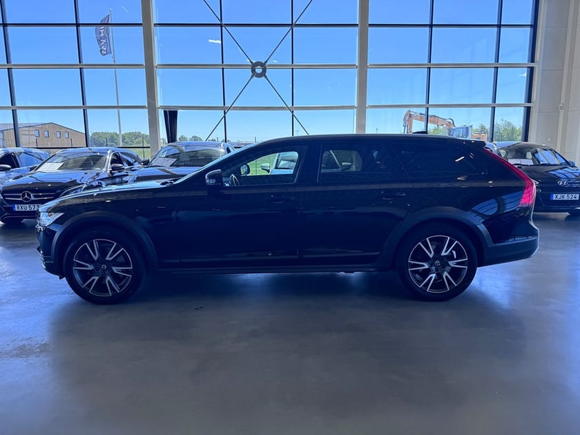 Bild 2 av Volvo V90 Cross Country D4 AWD Advanced SE III | Pano | Drag | VoC | 360°