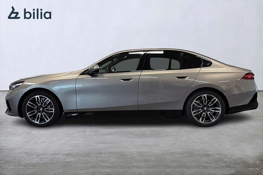 Bild 3 av BMW i5 xDrive40 Sedan xDrive 40 M-sport | H&K | Drag | Aktiv farth.