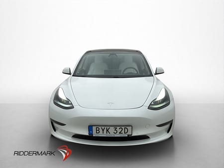 Tesla Model 3 Performance Svensksåld Ljus Interiör