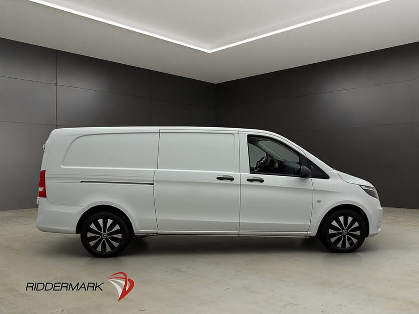 Bild 2 av Mercedes-Benz Vito 119 CDI 2.8t X-Lång Värm Drag CARPLAY Skinn Moms