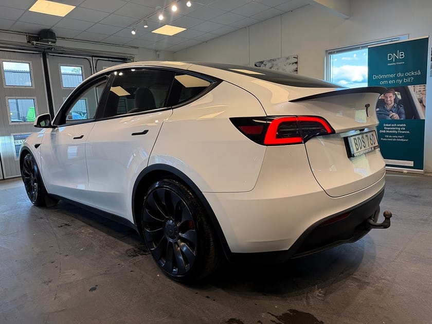 Bild 3 av Tesla Model Y Performance Drag Pano Kolfiber Värmepump 534hk