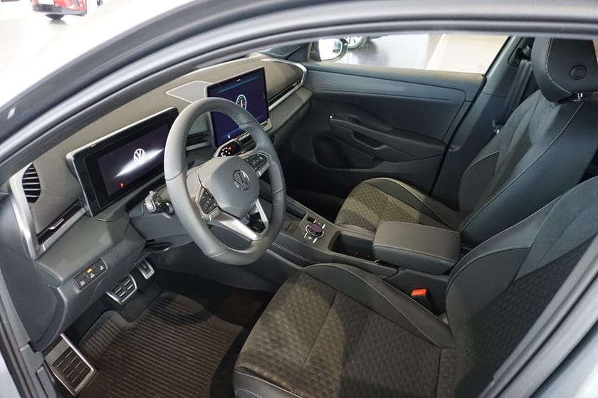 Bild 3 av Volkswagen T-Roc R-LINE  1.5 ETSI 150 HK DSG7