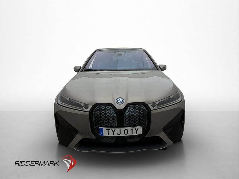 Bild 2 av BMW iX xDrive40 Sport Pano Sky Lounge H/K HUD Drag MOMS