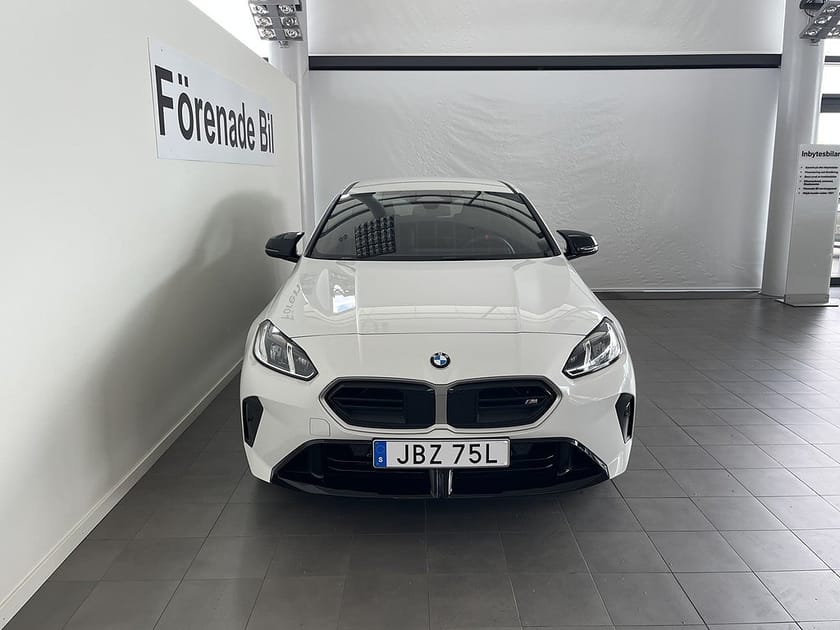 Bild 2 av BMW M135 xDrive M135i fr. 3.997 kr/mån H/K 18" Rattvärme Sportstol