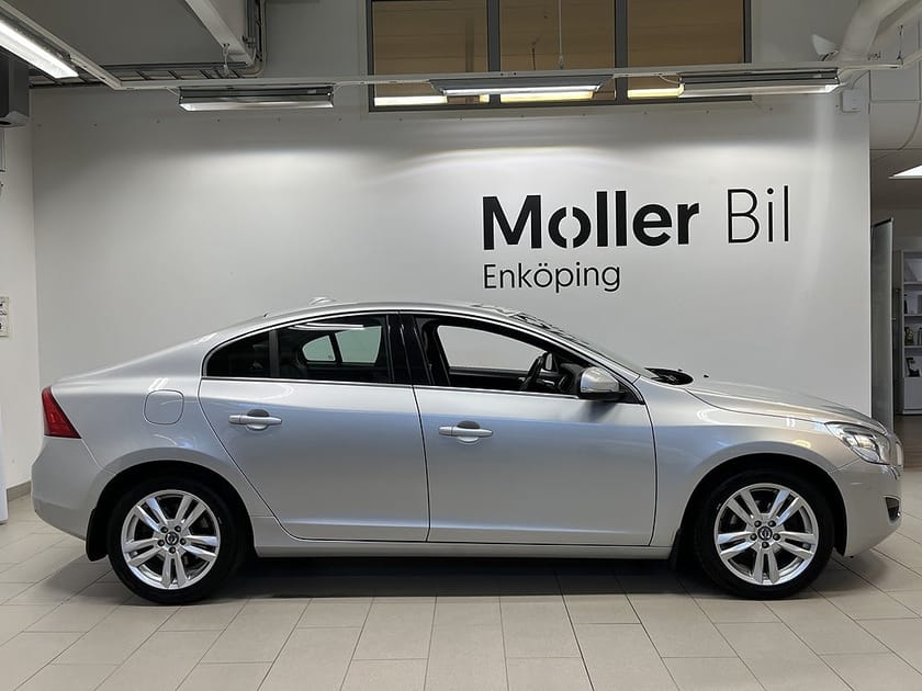 Bild 3 av Volvo S60 D4 Momentum 163hk D-värmare I Läderklädsel