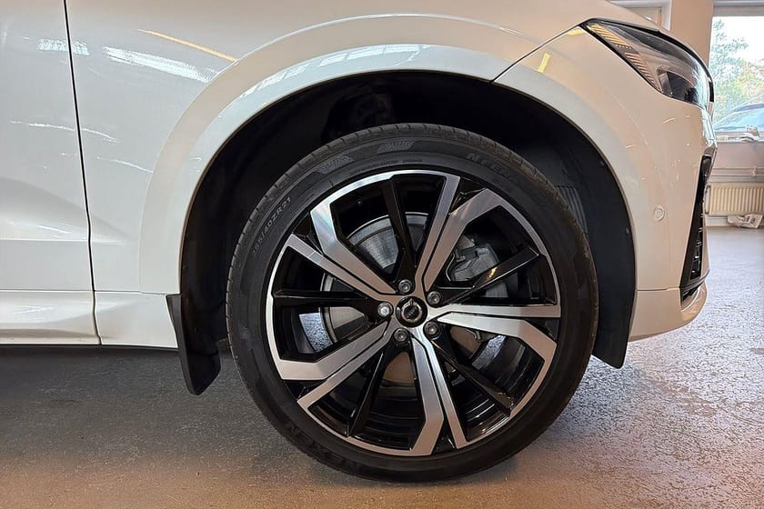 Bild 4 av Volvo XC60 Recharge T6 AWD Plus Dark B-kam Pano Keyless Värmare