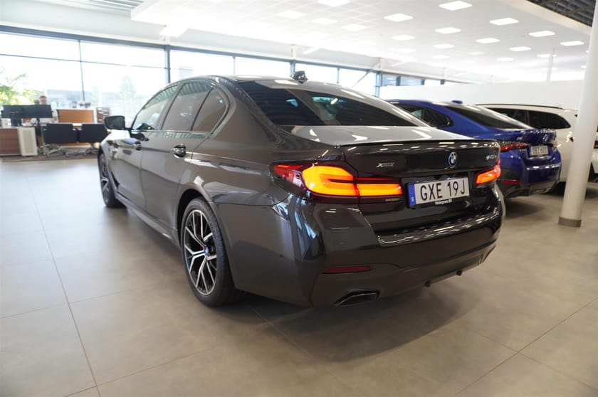 Bild 4 av BMW 545e xDrive Sedan M-Sport Pro Innov Edt DAP Drag Head-Up Leasebar