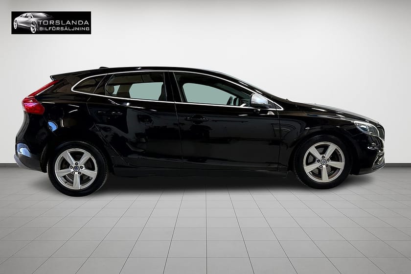 Bild 3 av Volvo V40 D2 120hk R-Design Ny Kamrem Värmare V-hjul