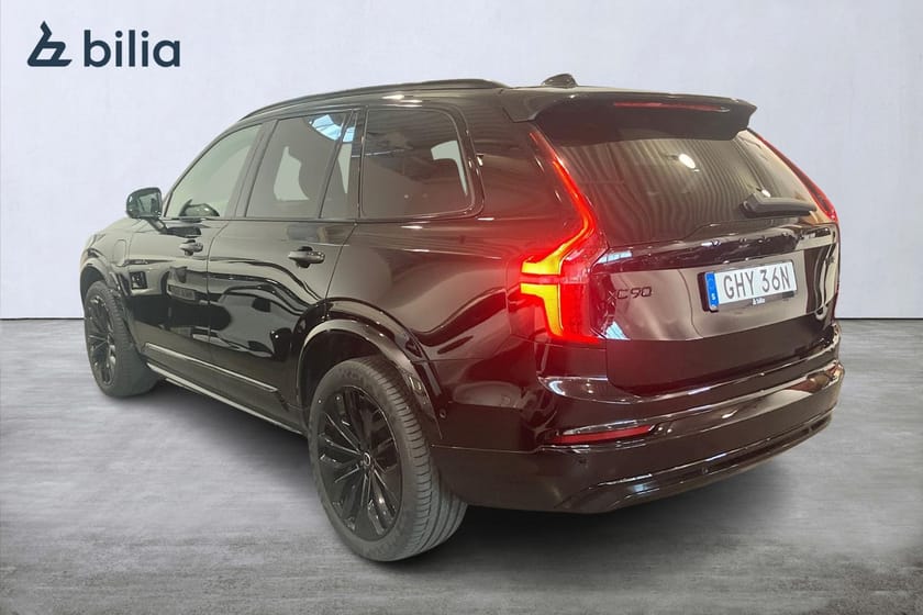 Bild 2 av Volvo XC90 T8 Ultra Black Edition Mörkt tonade rutor 5 st Ryggmassage framstolar Bowers&Wilkins Aktiv Chassi Luftfjädring Dragkrok halvautomatisk