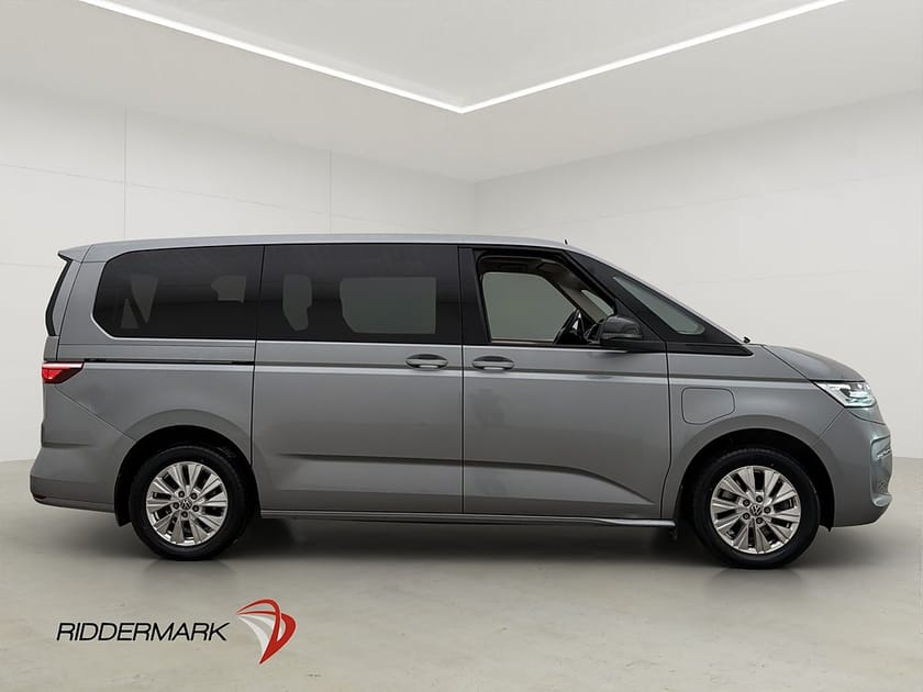Bild 2 av Volkswagen Multivan eHybrid Lång Cockpit Värmare Pano 7-Sits Moms