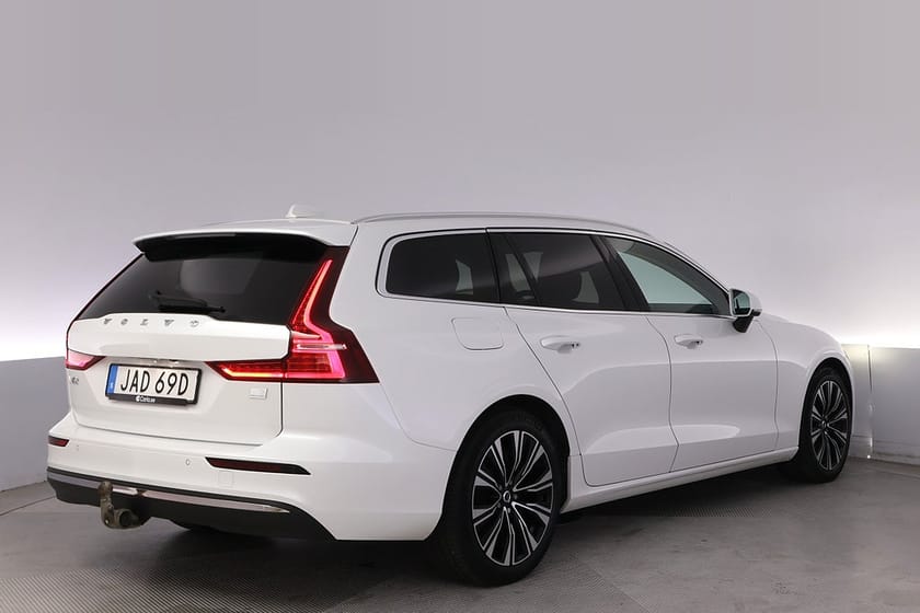 Bild 5 av Volvo V60 Recharge T6 AWD Core Bright Drag Kamera BLIS Navi