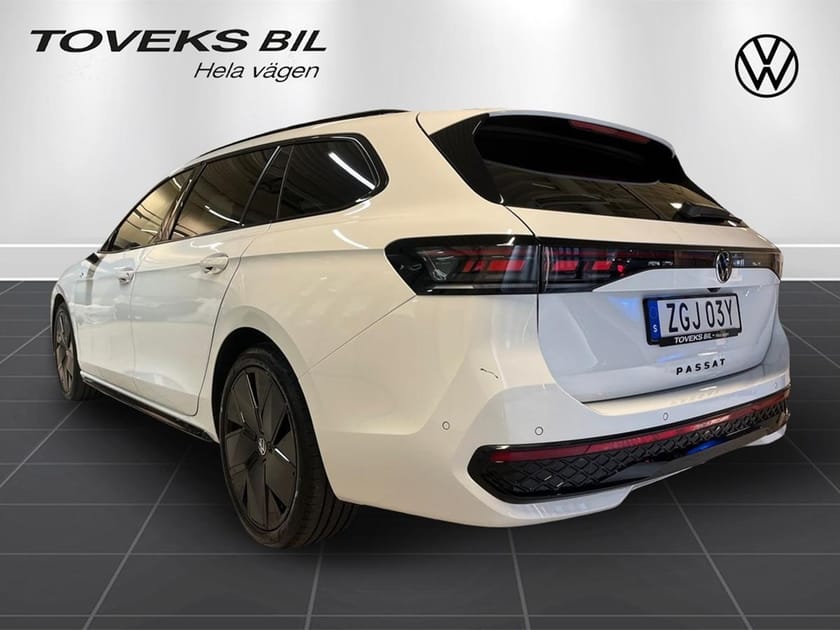 Bild 4 av Volkswagen Passat Sportscombi R-Line Signature 2.0 TDI 193hk 4motion I DEMO