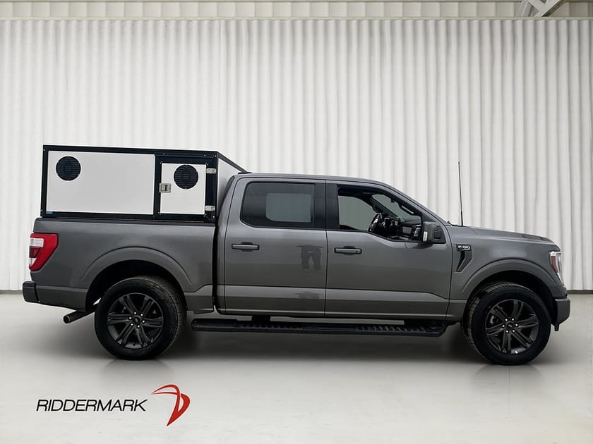 Bild 2 av Ford F-150 SuperCrew Lariat Sport V8 4x4 HUNDKÅPA Pano  B&O Skinn Moms