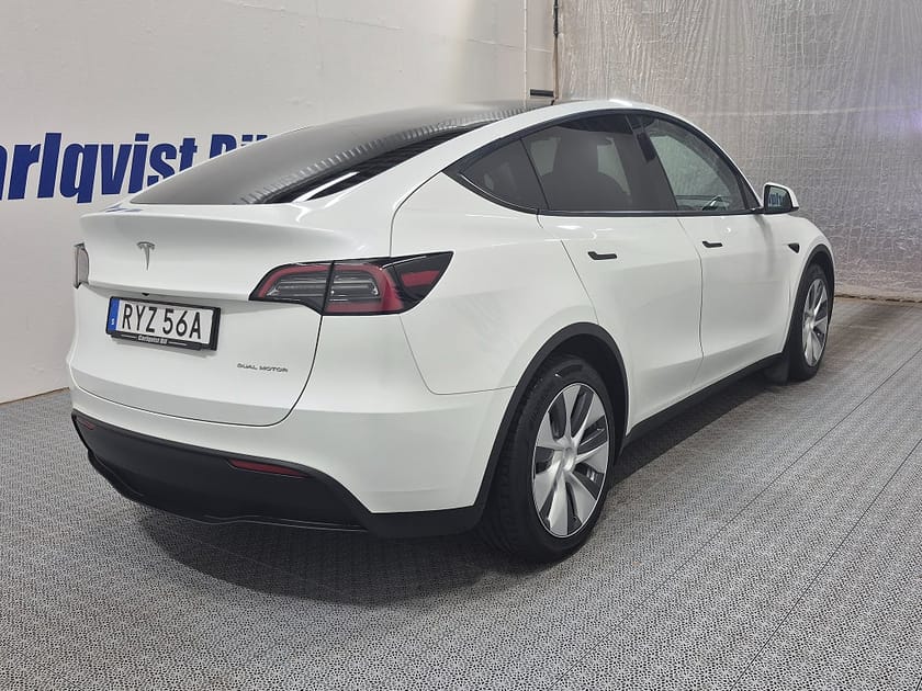 Bild 4 av Tesla Model Y Long Range AWD 514HK 4x4 Panorama Läder