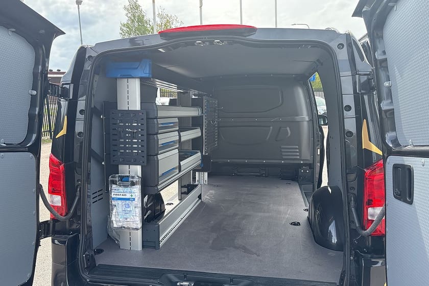 Bild 5 av Mercedes-Benz Vito 119 CDI 4x4 3.0t 9G-Tronic/ Välutrustad Demobil