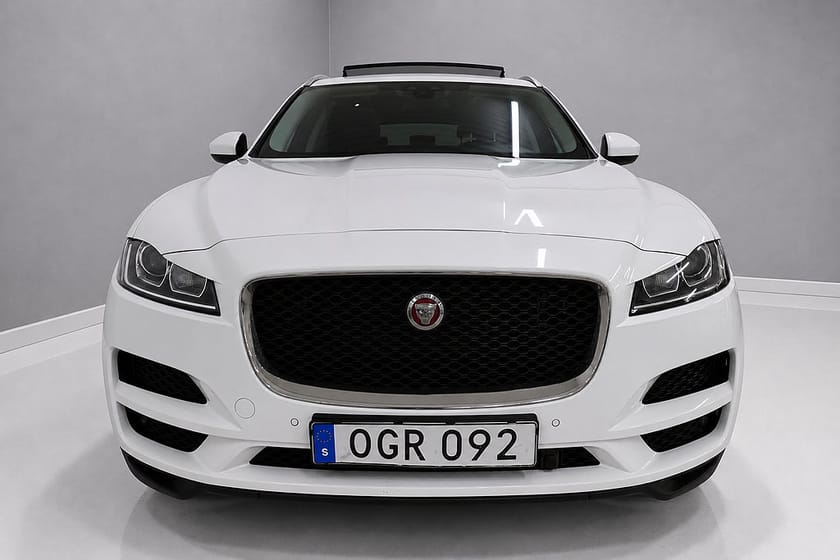 Bild 3 av Jaguar F-Pace 20d AWD Panorama Meridian Kamera Navigator Nyserv