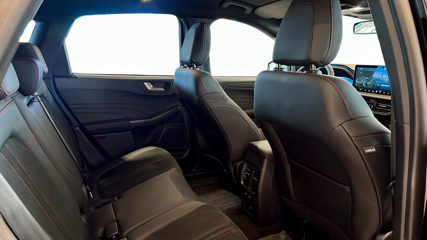 Bild 5 av Ford Kuga Plug-In Hybrid ST-Line X | B&O | Dragkrok | 360° Kamera