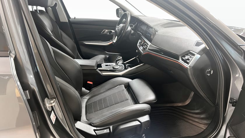 Bild 3 av BMW 330e xDrive Touring Sport line P-Sensorer 3,95% Räntekampanj