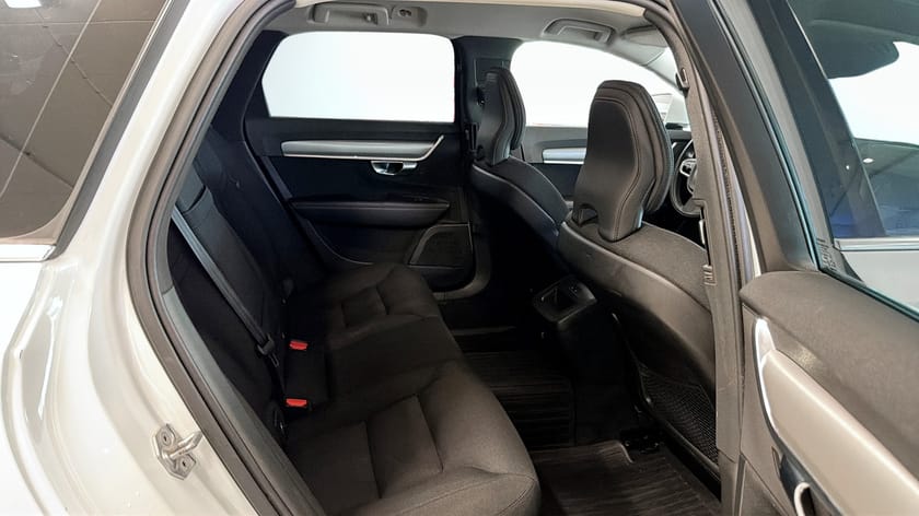 Bild 5 av Volvo V90 T4 Momentum 190Hk / Värmare / Dragkrok