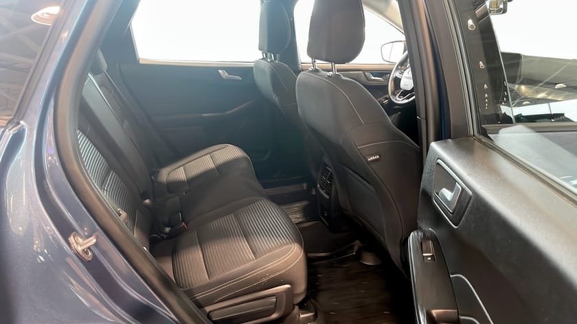 Bild 5 av Ford Kuga Plug-In Hybrid Titanium 225Hk / 64Km räckvidd / Rattvärme