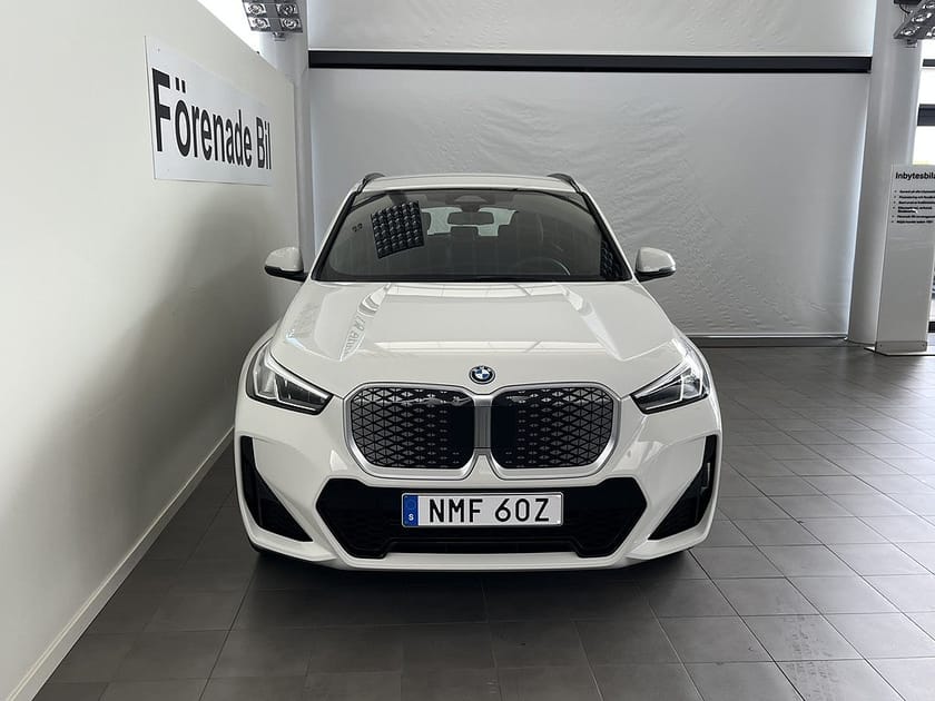Bild 2 av BMW iX1 eDrive20 M Sport Rattvärme Drag Adpt Farth Sportstolar