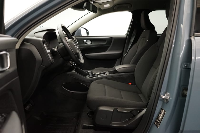 Bild 5 av Volvo XC40 T2 FWD Momentum Core, Dragkrok, Baklucka elmanövrerad