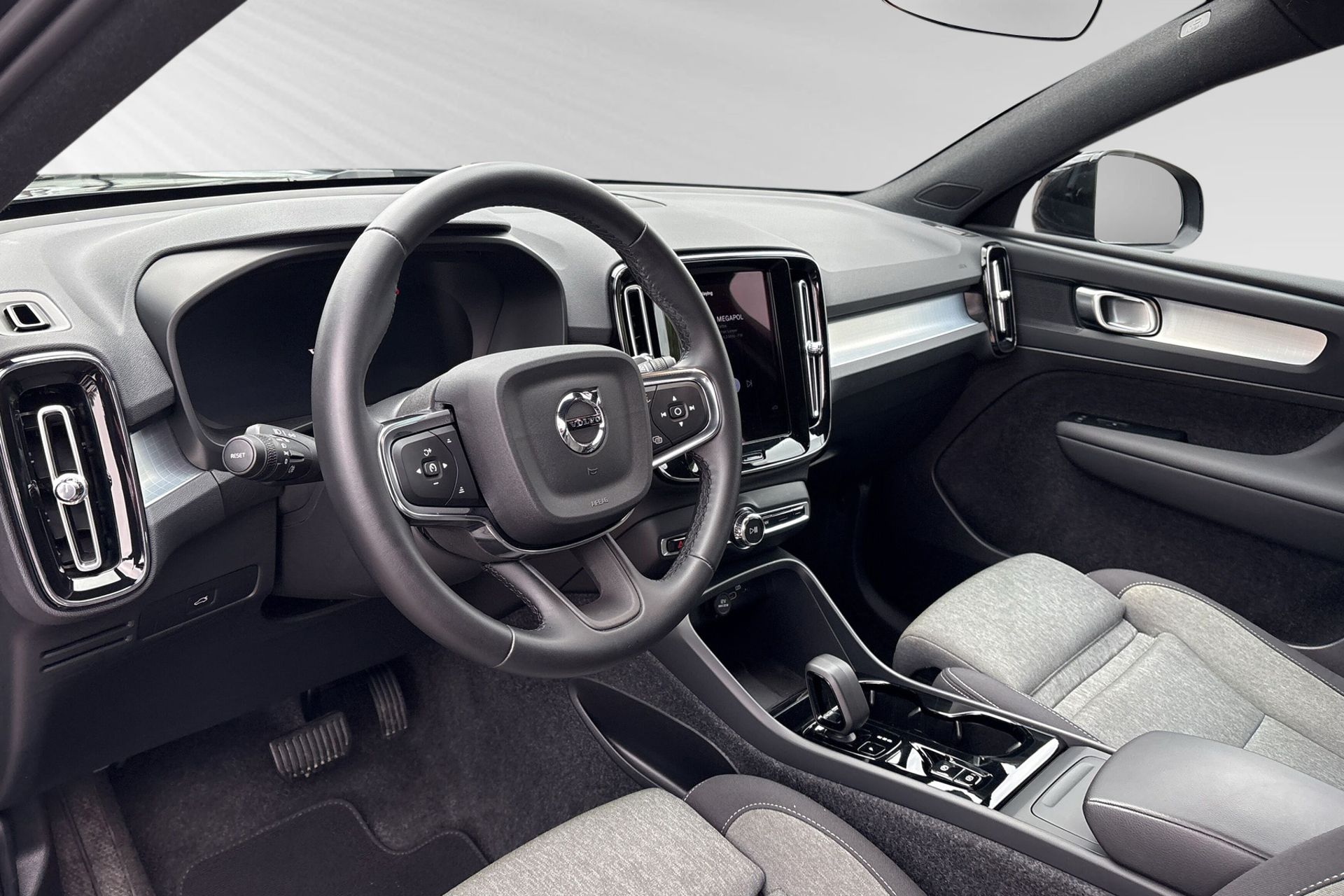 Volvo XC40 B4 FWD Bensin Plus Dark 2026, bild 7/10