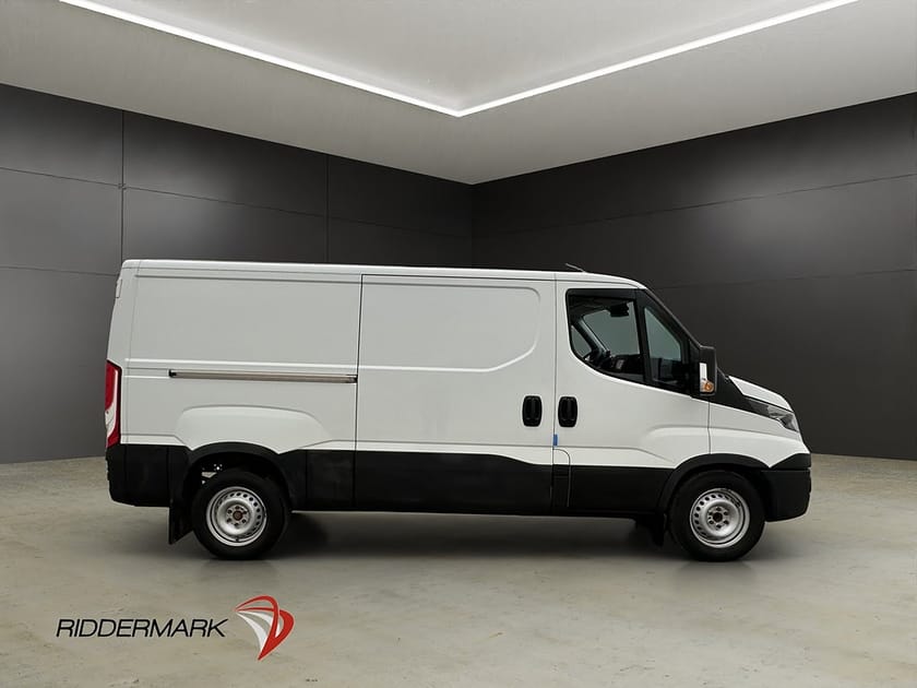 Bild 2 av Iveco Daily 35-120 Van L2 Ny-Kamrem Värmare 3-Sits B-Kamera 2xDörrar