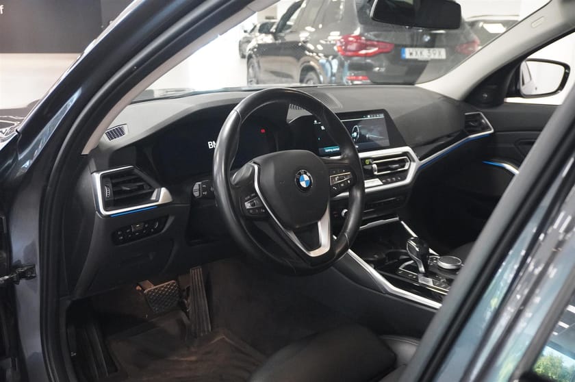 Bild 4 av BMW 330e Touring Sport HUD Elstolar hk Backkamera 18 Lm