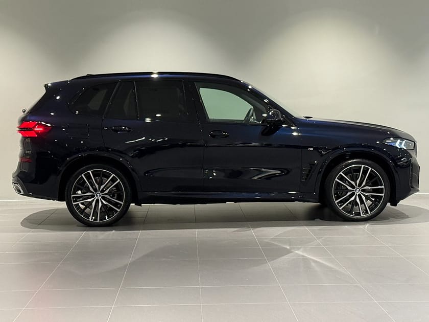 Bild 3 av BMW X5 xDrive50e M Sport Business Drag HUD H/K Panorama 22"
