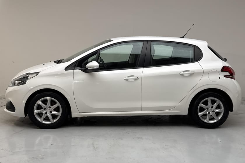 Bild 2 av Peugeot 208 BlueHDi 5-dörrar 100hk Bluetooth P-sensorer
