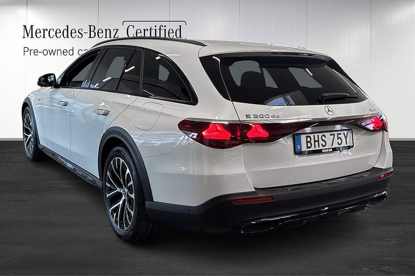 Bild 4 av Mercedes-Benz E 300 de 4MATIC All-Terrain 300de 4M Airmatic Superscreen Burmester Dra
