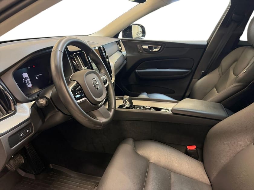 Bild 5 av Volvo XC60 T6 Plus Dark Edition, Läderklädsel, Navigation, Parkeringskamera bak, Elmanövrerade stolar fram, Dragkrok halvautomatisk