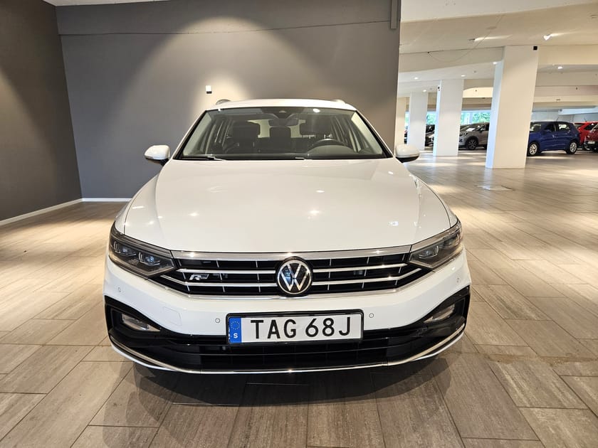 Bild 3 av Volkswagen Passat Sportscombi SC R-Line 200hk 4M | V-hjul Drag Värmare