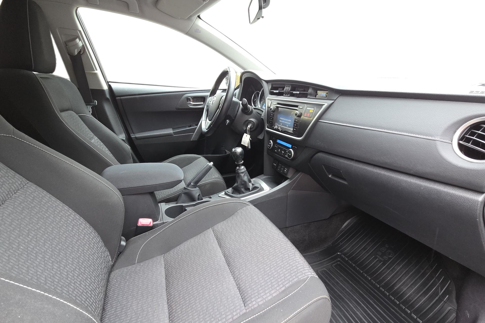 Toyota Auris 2015, bild 6/10