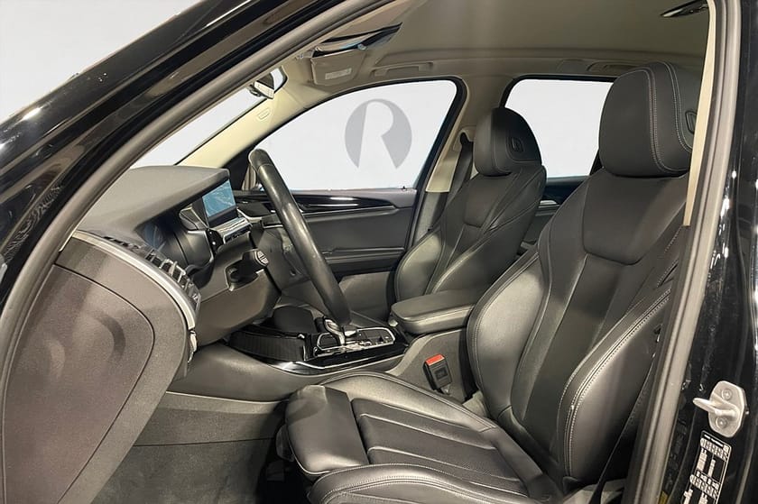 Bild 3 av BMW X3 xDrive30e 292 HK AUT DRAG NAVI COCKPIT 360KR/ÅR MOMS