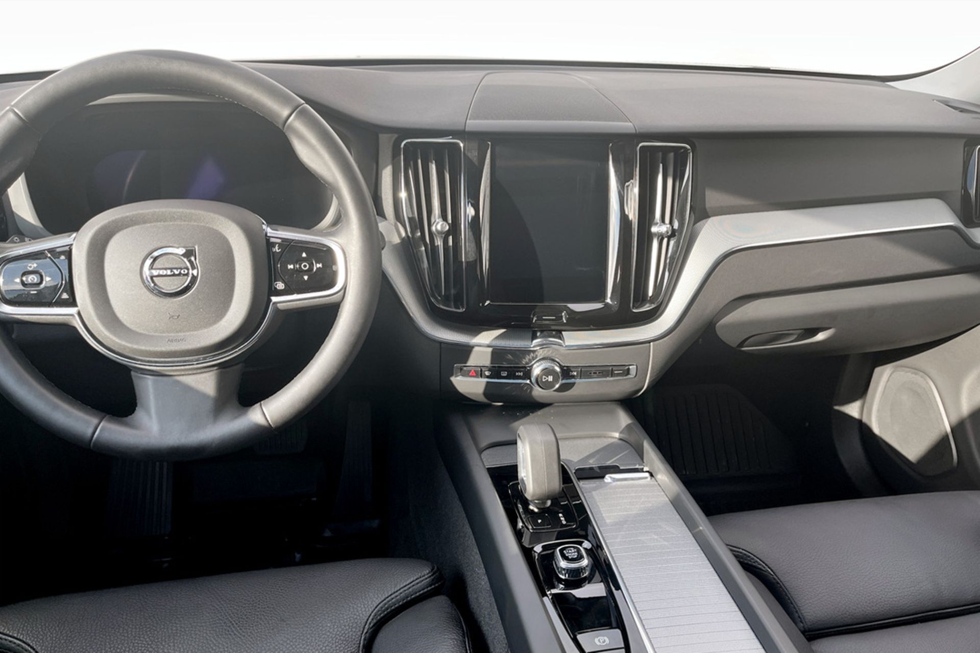 Volvo XC60 T6 Plug-In Hybrid AWD 2025, bild 4/9