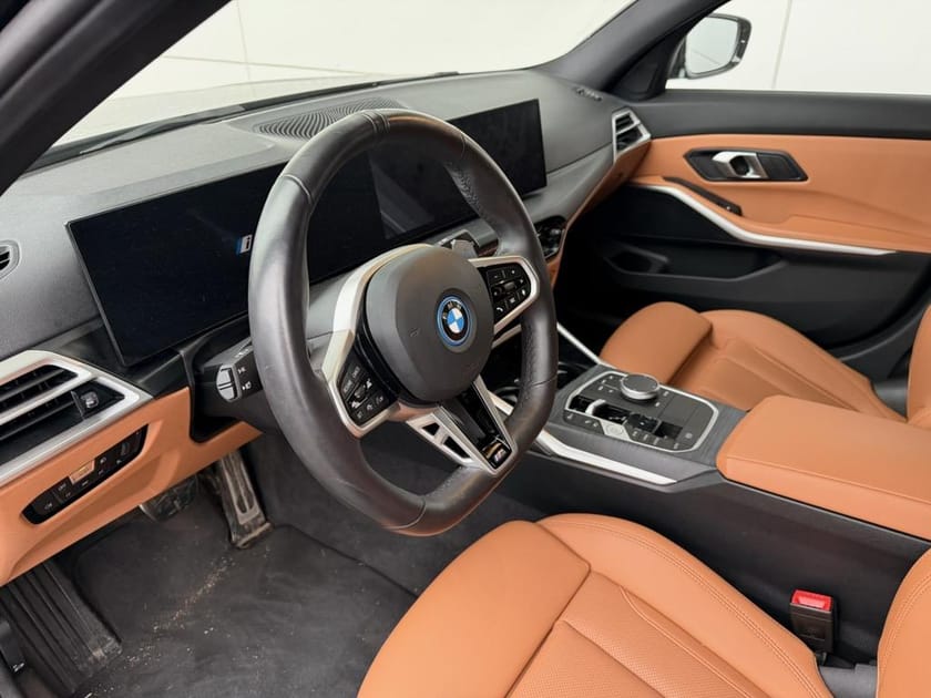 Bild 2 av BMW 330e xDrive Touring