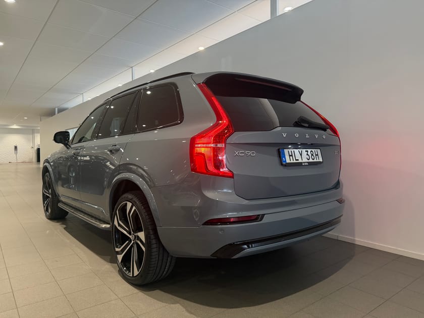 Bild 4 av Volvo XC90 7-seater B5 AWD Diesel R-Des Pro Edt 7-säten / panorama / Dragkrok / navigation / Parkeringskamera / farthållare / minnesstol / parkeringssensor /