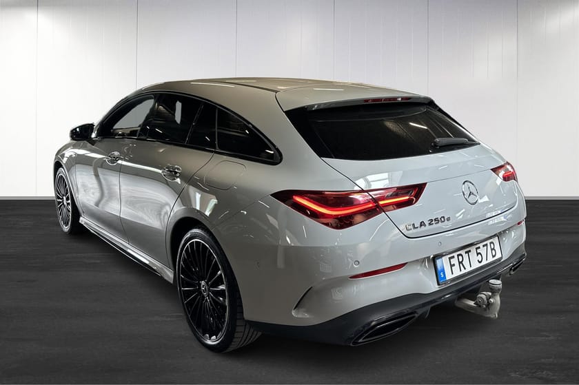 Bild 3 av Mercedes-Benz CLA 250 e Shooting Brake AMG Burmester Dragkrok Nightpakage Moms