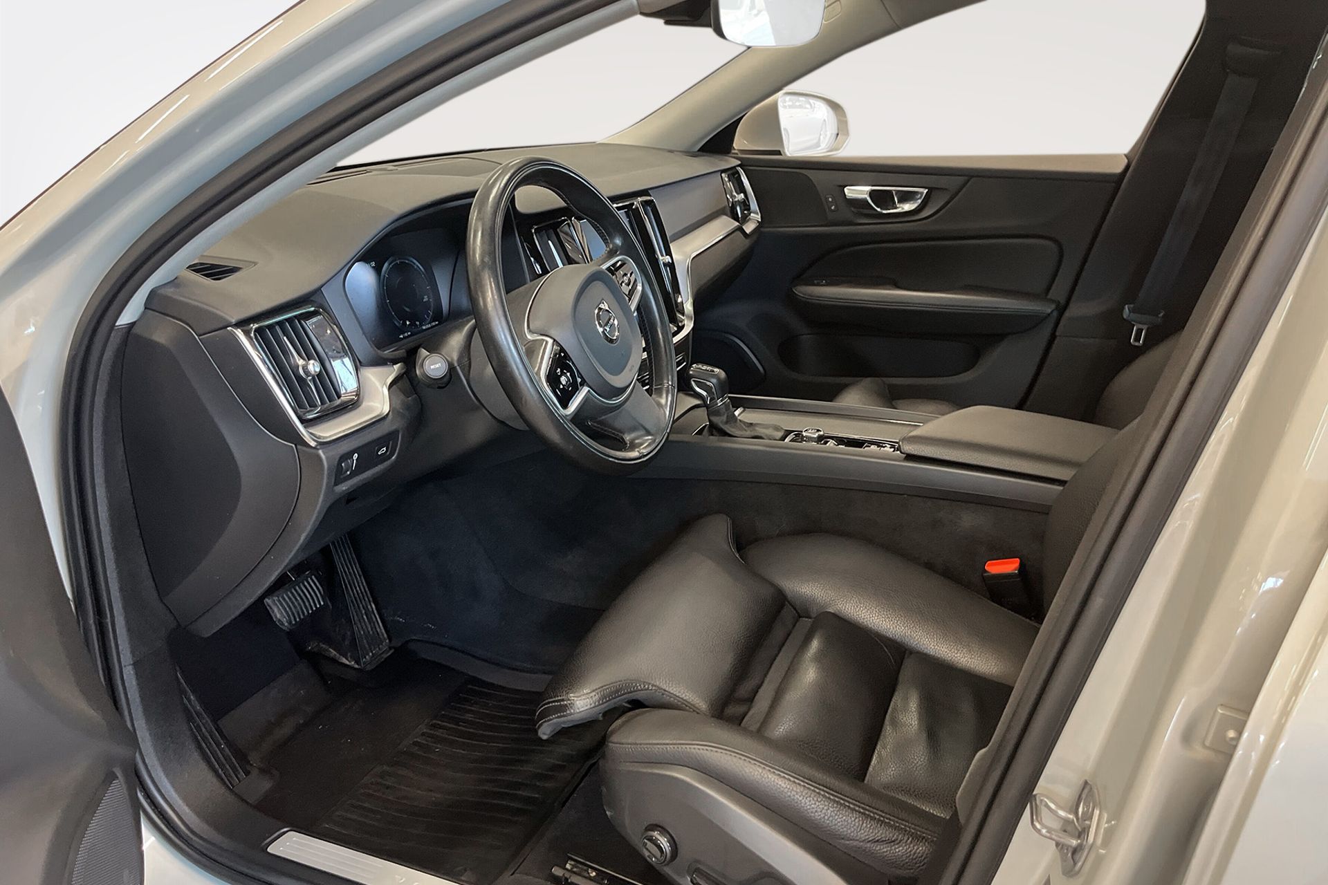 Volvo V60 D4 Momentum Advanced SE II 2020, bild 6/10